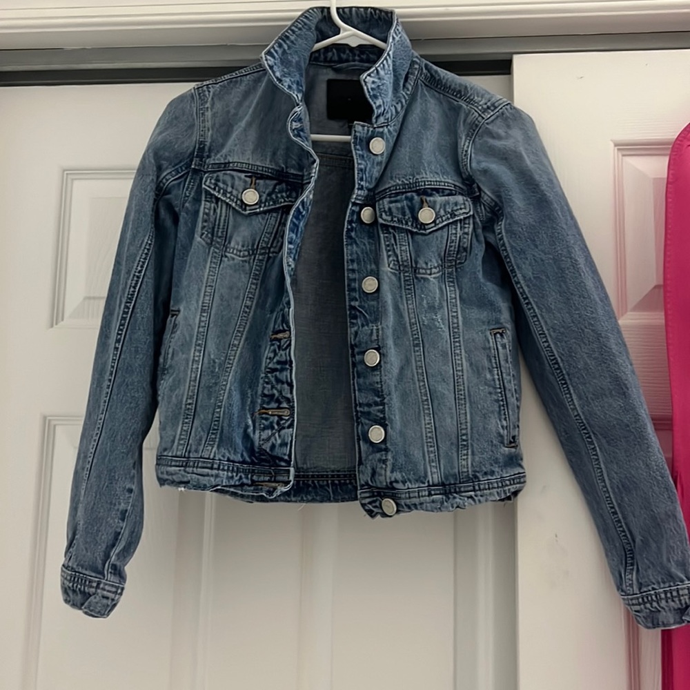 Xs Jean jacket that’s hardly been worn, just a little small on me now.